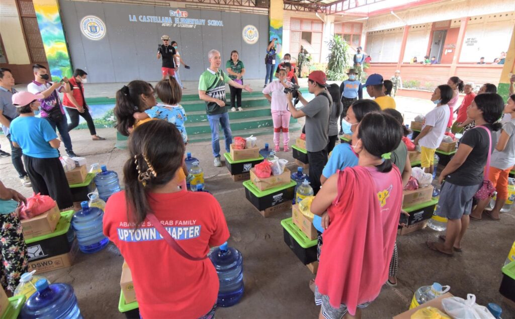 As Mt. Kanlaon erupts, thousands flee to schools for evacuation